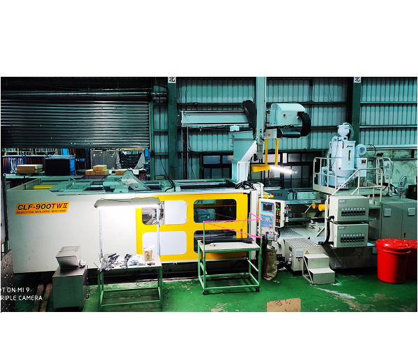 900T INJECTION MOLDING MACHINE
